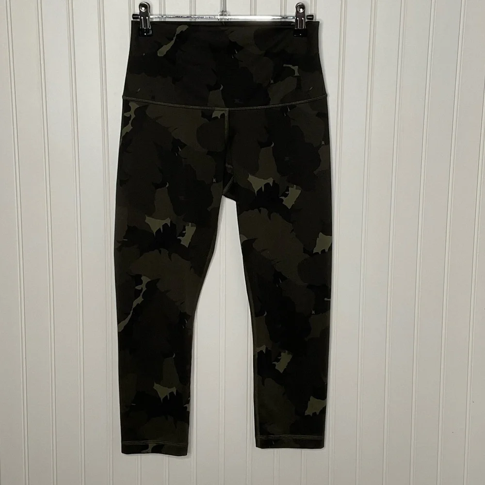 Lululemon Camo crop Legging with flip down waist feature